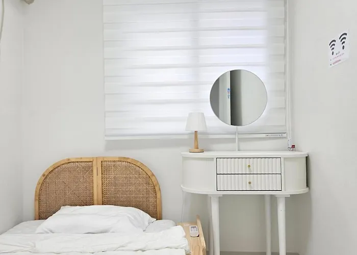 Shinhwahouse 5 Mins From Station 4*