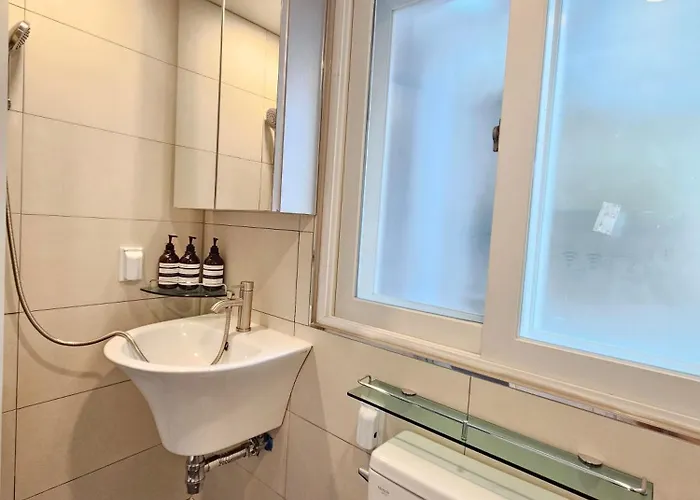 Shinhwahouse 5 Mins From Station Seul