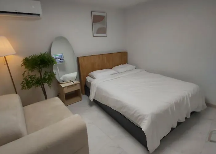 Shinhwahouse 5 Mins From Station 4* Seul