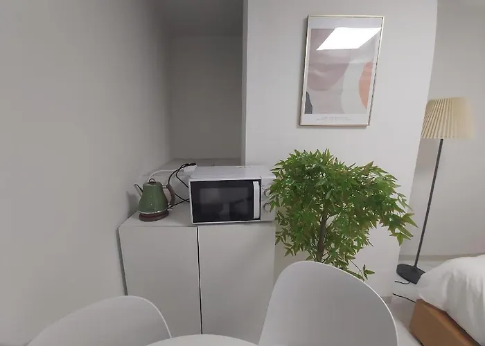 Shinhwahouse 5 Mins From Station 4* Seul